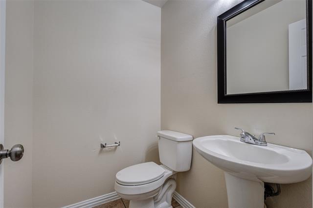 Photo - 2338 Kingsway Dr