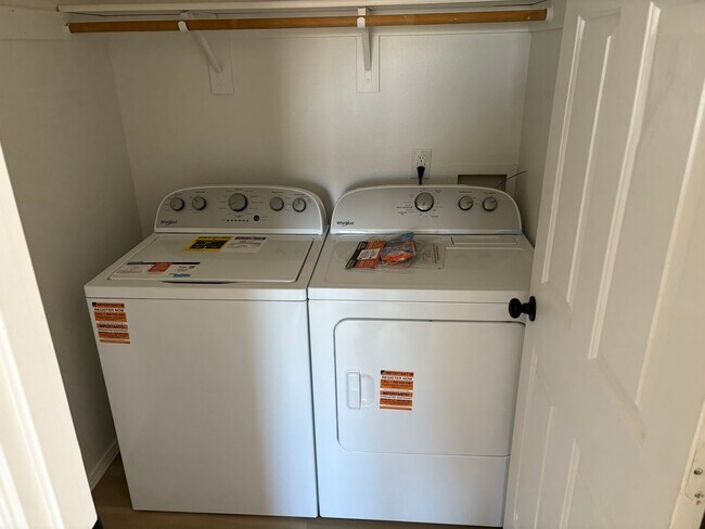 Photo - Huntington Rd. Duplex Unidad A