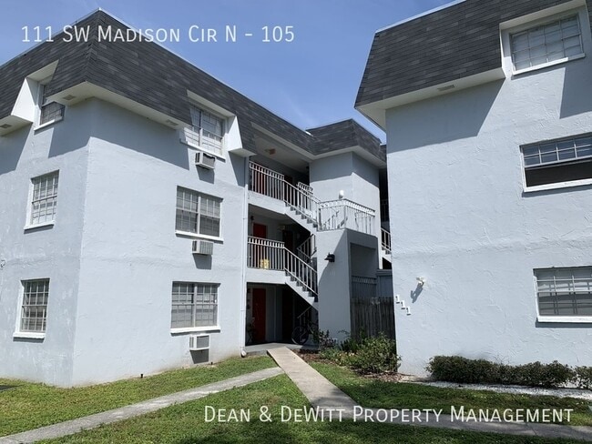 Photo - 111 SW Madison Cir N, St Petersburg, FL 33703