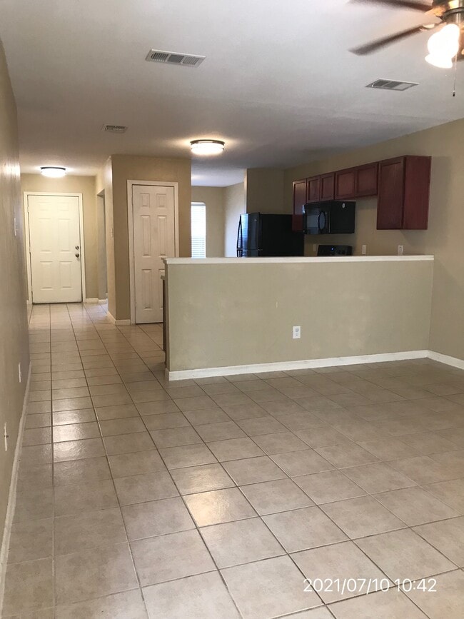 Photo - 701 Live Oak Dr