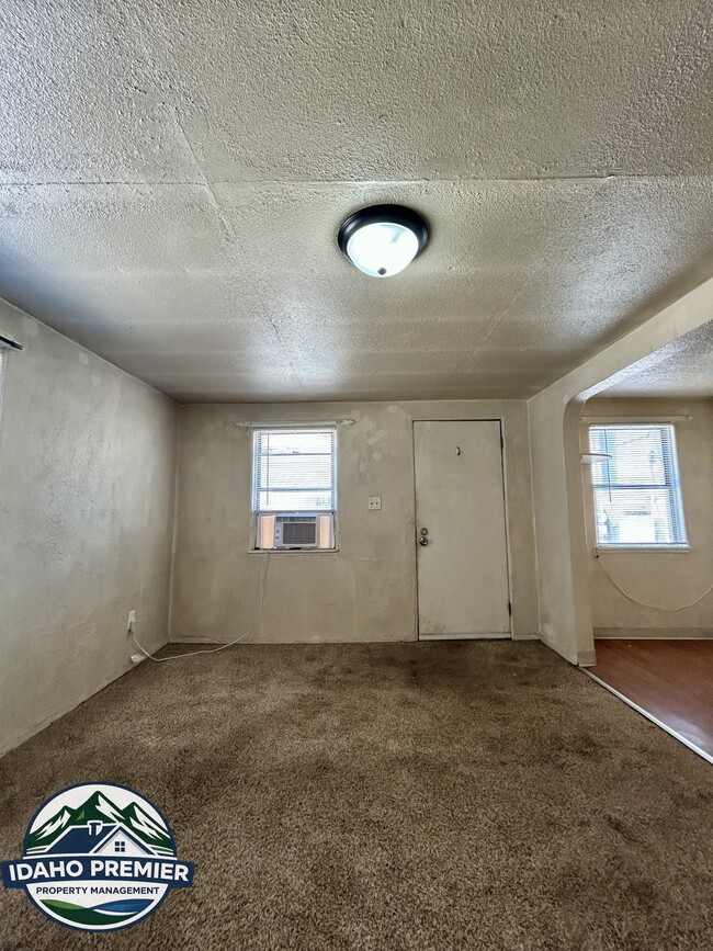 Photo - 2701 W Rose Hl St
