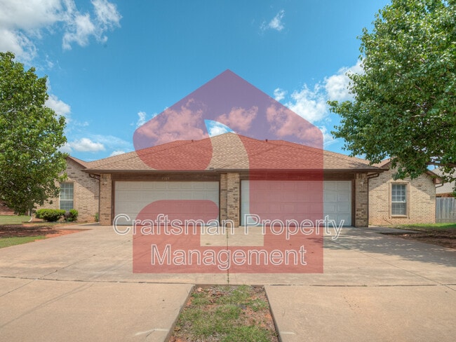 Building Photo - 2709 Silvertree Dr