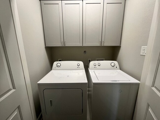 Photo - Stunning 3-story, 3 bedroom, 3.5 baths!! M...