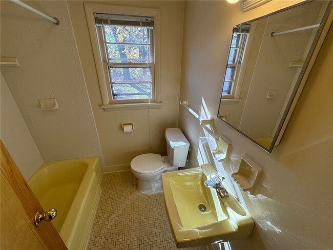 Photo - 16 Summit St