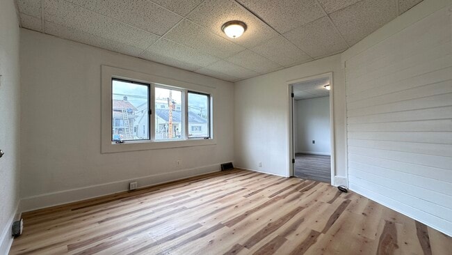 Photo - 205 University St