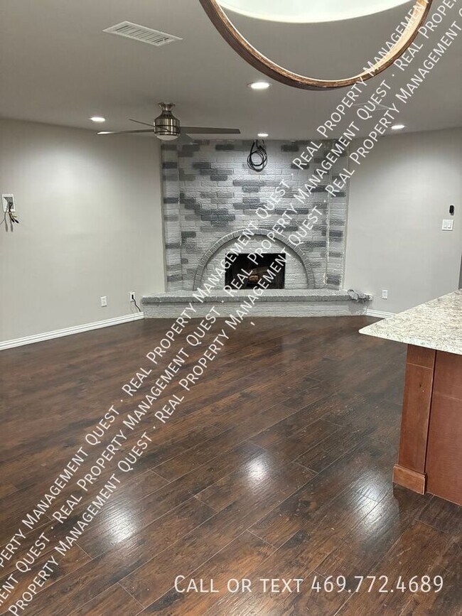 Photo - 802 Netherland Dr