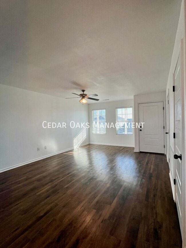 Photo - 806 Granite Cir SW