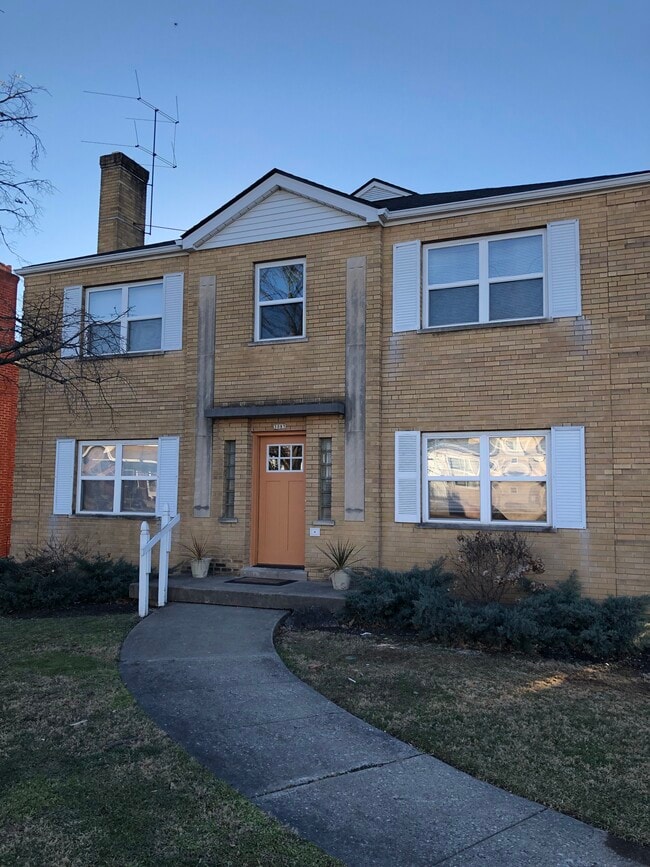 Photo - 3085 Glenmore Ave