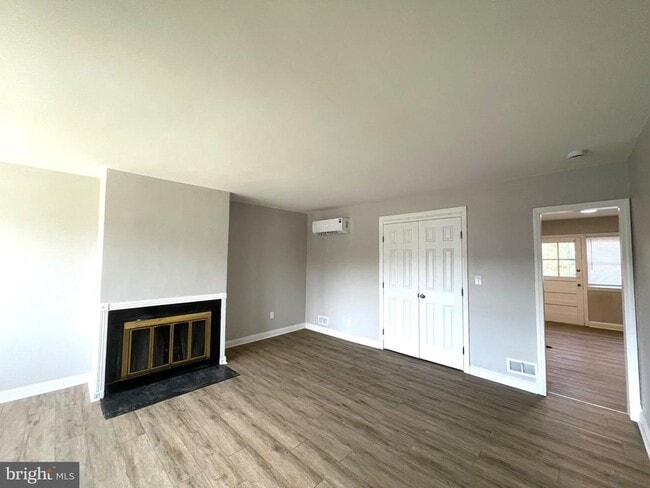 Photo - 1528 Upshire Rd
