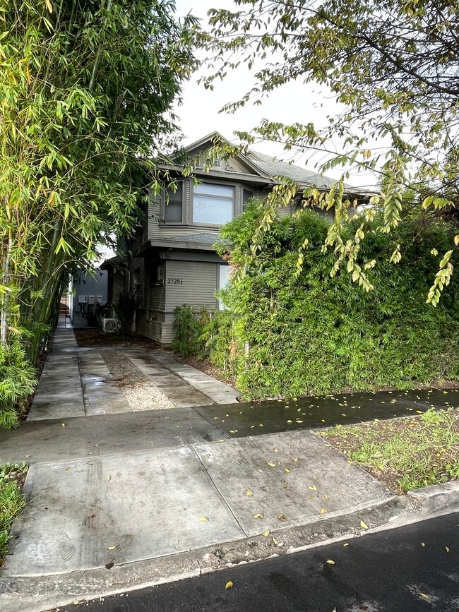 Building Photo - 2725 Dalton Ave Unit 1.5