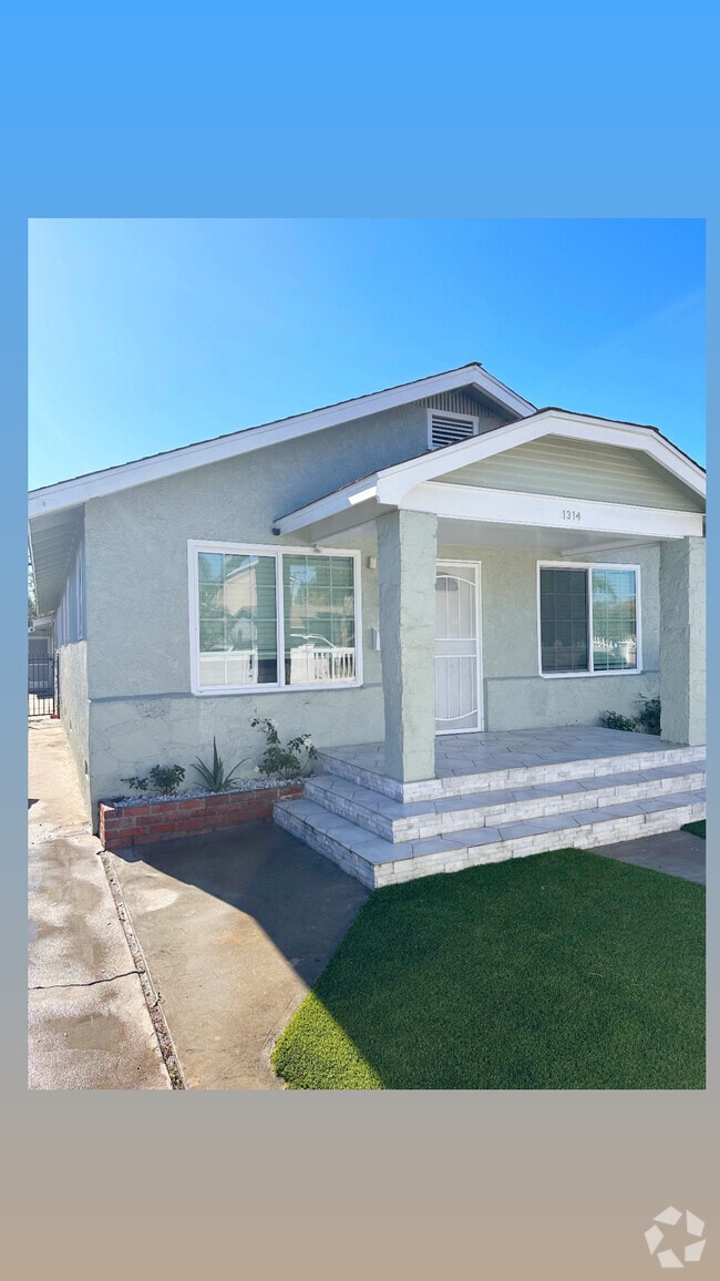 Building Photo - 1314 E Robidoux St Rental