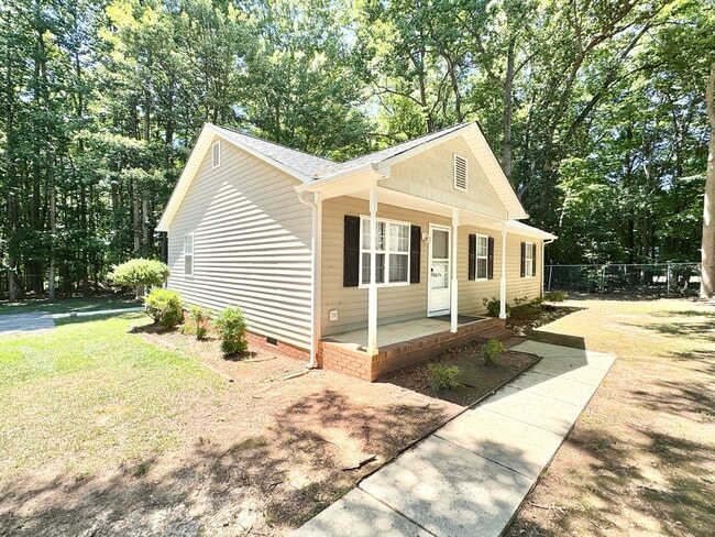 Photo - 3 BR Unit Near Shoppes on Elm