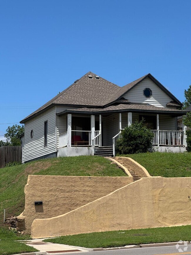 Building Photo - 602 E Randolph Ave Rental