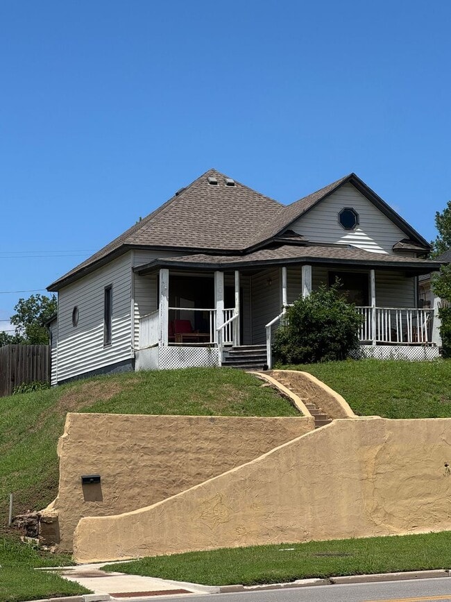 Building Photo - 602 E Randolph Ave Rental
