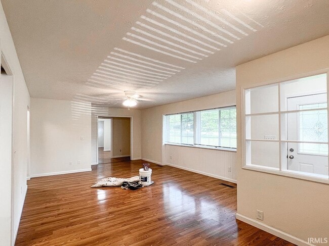 Photo - 2500 E 8th St