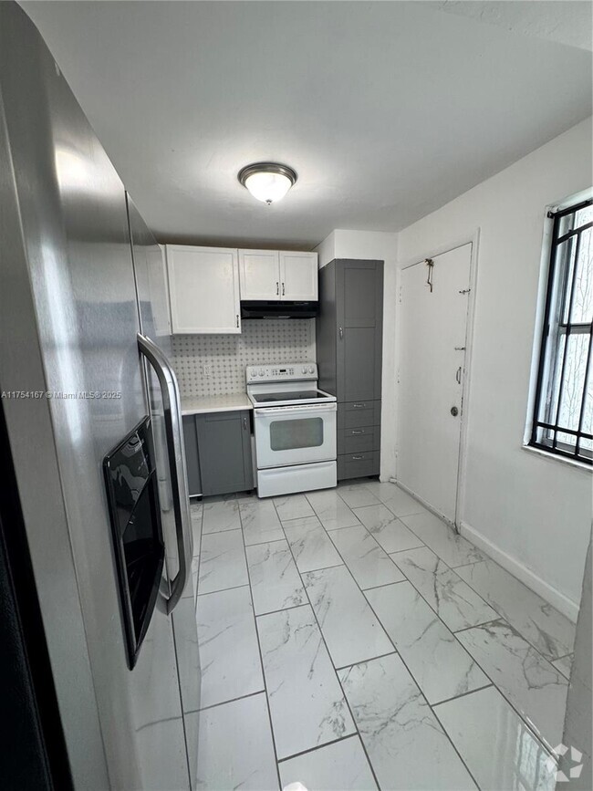 Building Photo - 1351 NE 191st St Unit E203 Rental