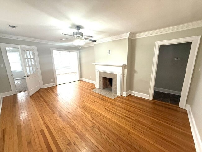 Photo - ** 3 Bed 2 Bath Located beside Huntingdon ** Call 334-366-9198 to schedule a self tour