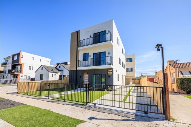 Building Photo - 2426 S West View St