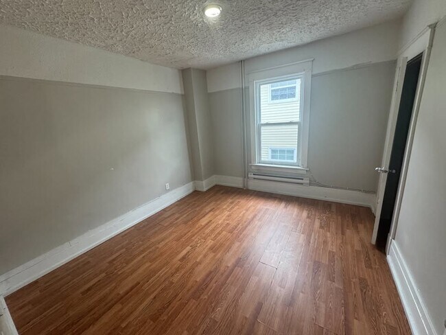 Photo - 385 Lutz St Unit 3