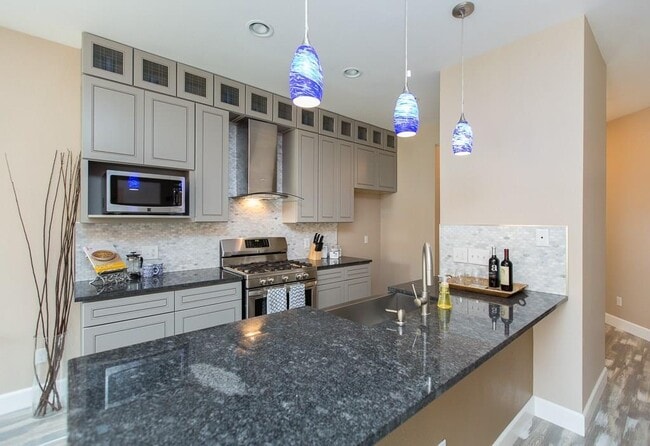 Photo - 1700 Perez St