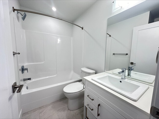 Photo - 660 Beach Rd