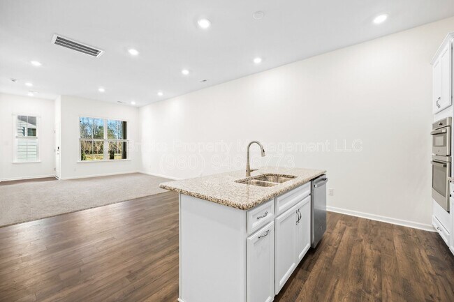 5720 Rivulet Wy
