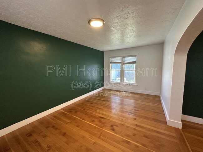 Photo - 146 E 200 N