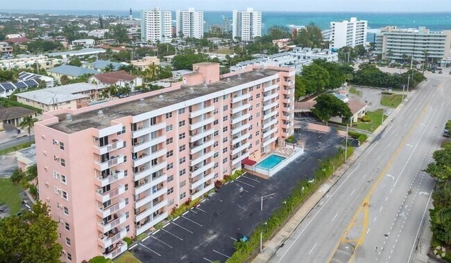 Building Photo - 3201 NE 14th Street Causeway Unit 101 Rental