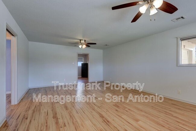 Photo - 120 Travis St