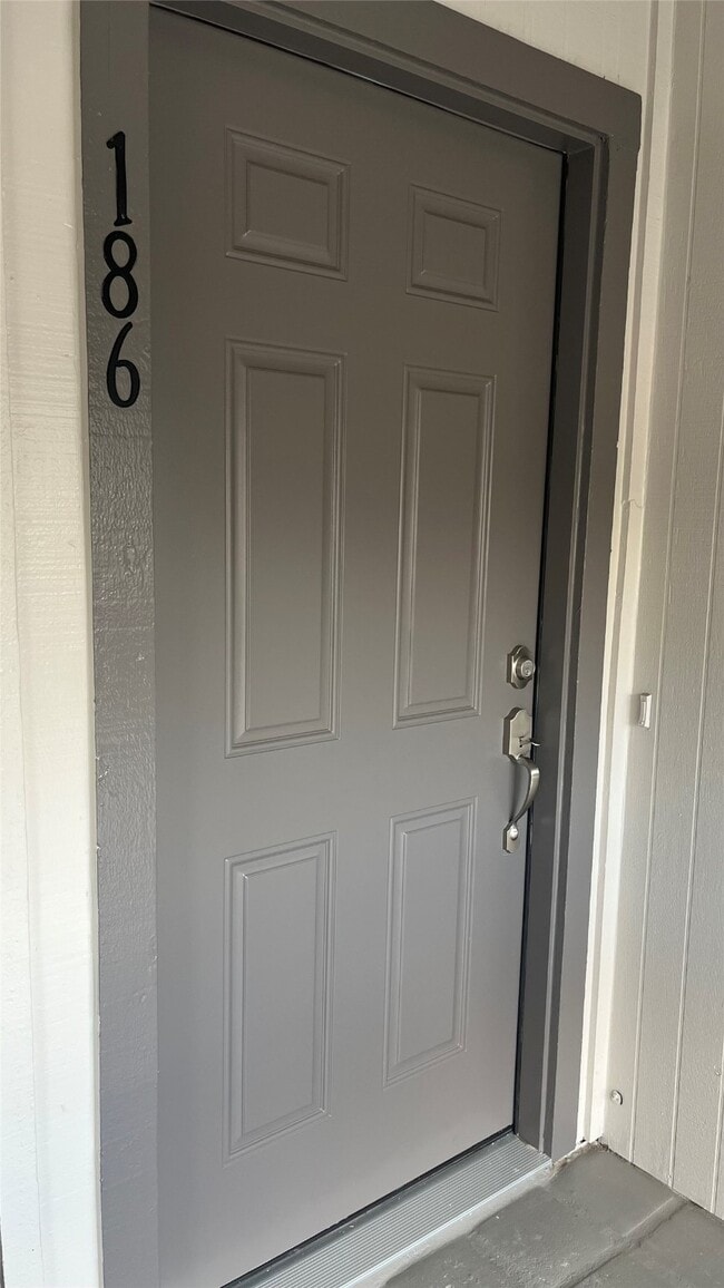 Building Photo - 12633 Memorial Dr Unit 186