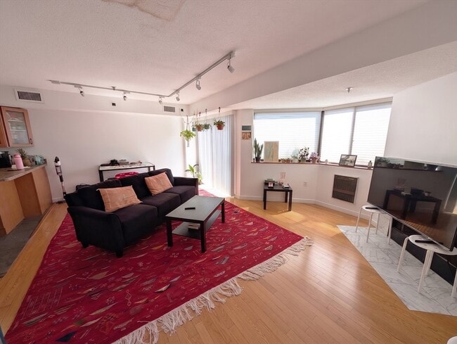 Building Photo - 147 Kelton St Unit 706