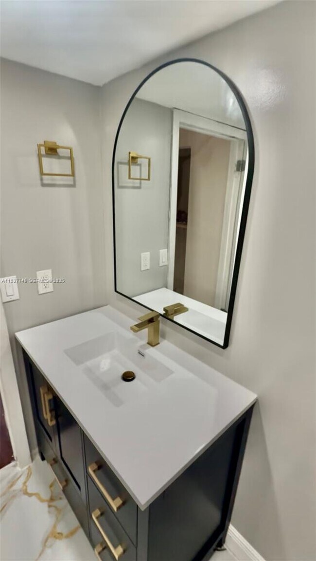 Photo - 600 NW 214th St Unit 105