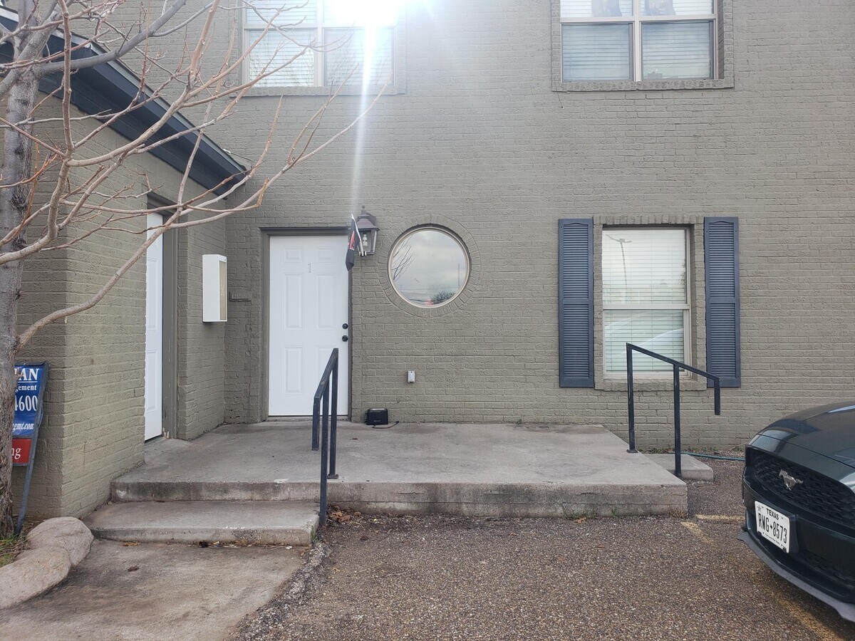 The Baron - The Baron Apartments