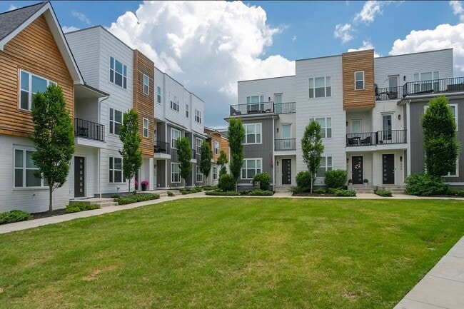 Photo - 504 Vernon Cir Townhome