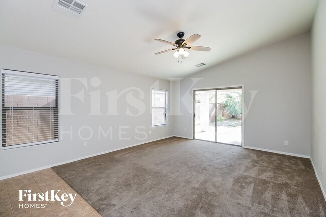 3193 W Sunshine Butte Dr
