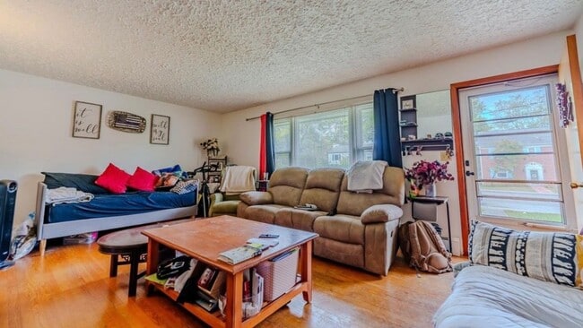 Photo - 203 Airport Rd Unidad #1