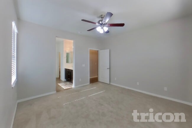 Photo - 880 W Busa Dr