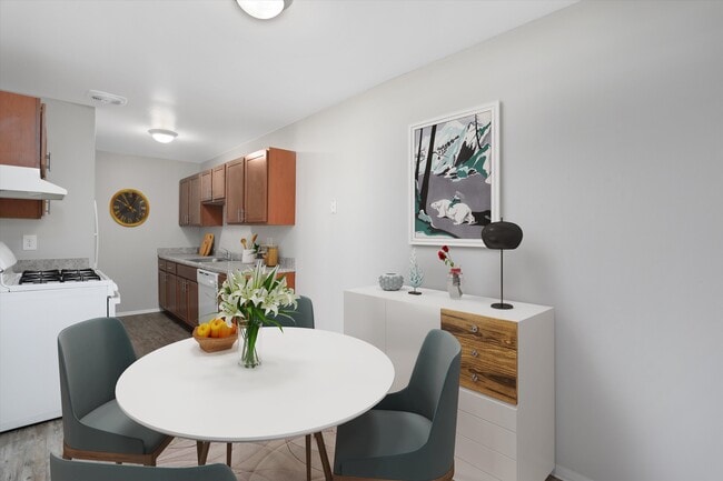 Photo - Maple Creek Apartments