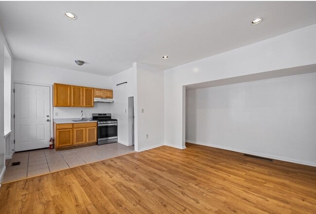 Building Photo - 3800 Spring Garden St Unit #1