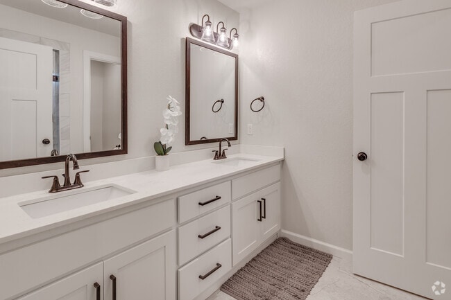 3BR, 2BA - 1618SF -House - Restroom