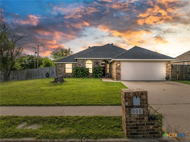Building Photo - 605 Paintbrush Dr Rental