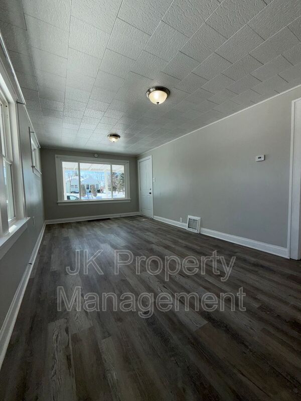 1703 2nd Ave S