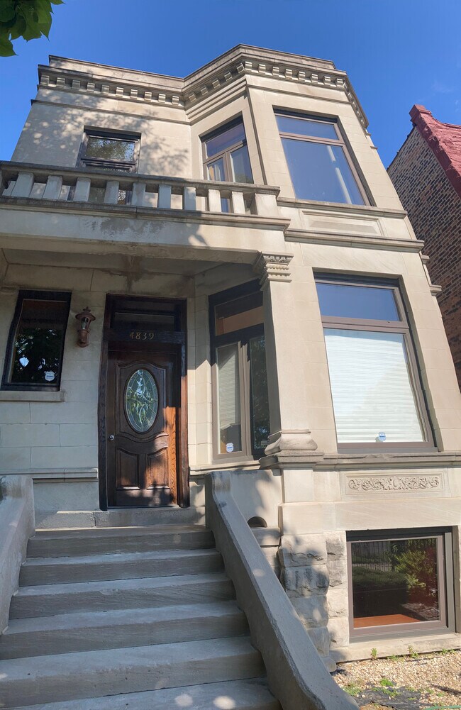 Photo - 4839 S Forrestville Ave Unidad 1
