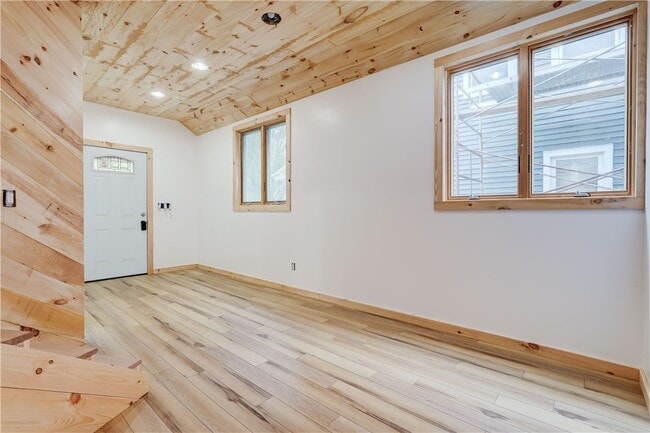 Photo - 413 Caroline St