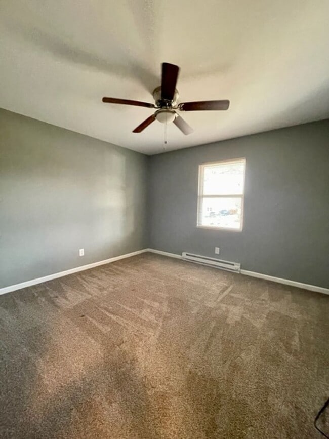 Photo - ASHLAND - NICE + Quiet 2 Bedroom Available Unidad 1412