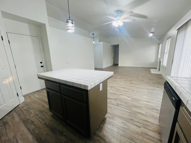 Photo - 575 W Cinnamon Ave