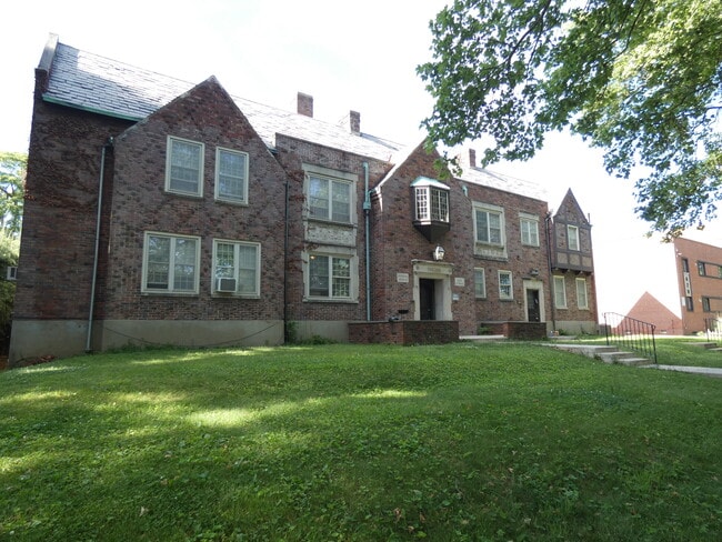 Front Of Building - 602 E Town St Unit 3