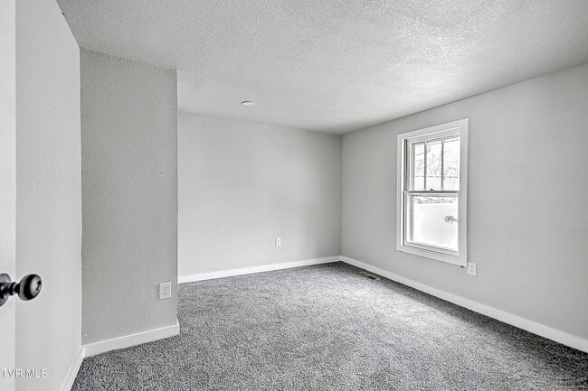 Photo - 1570 Granby Rd