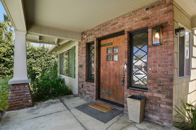 Photo - 4721 Edgeware Rd