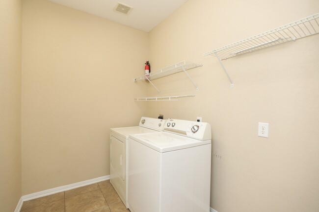 Building Photo - 11023 Heartland Grove Dr